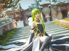 cosplay: 有一张娃娃脸的C.C, 你会喜欢吗?